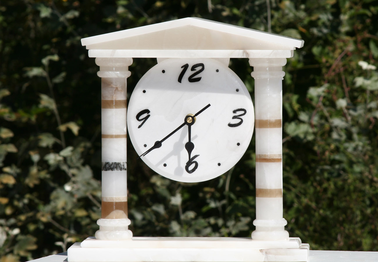 Etruria alabastri - alabaster manufacturing Volterra - white and colored alabaster clocks